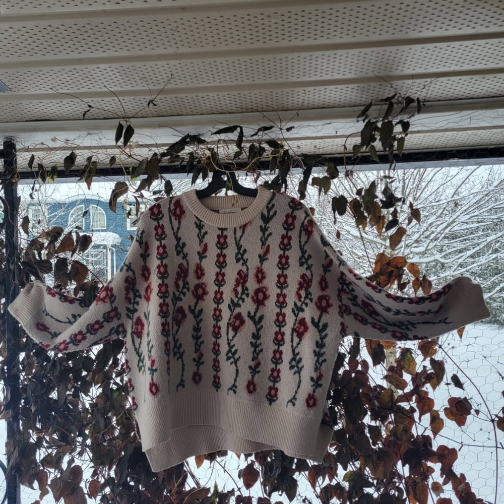 🌺•Jessica Simpson White Floral Sweater•🌺 30$ OBO